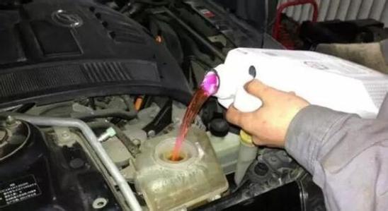 汽车水箱多少瓶水