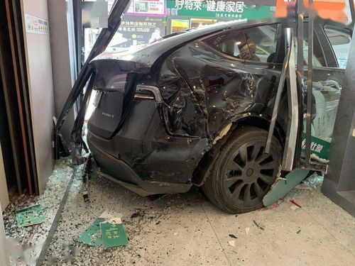 汽车冲撞门店赔偿多少