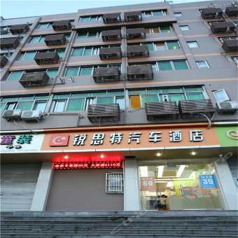 汽车酒店多少钱