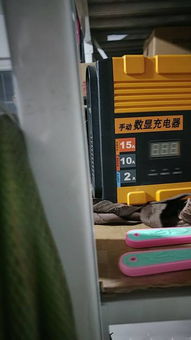 汽车屏幕电压多少伏