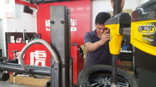 汽车涂胶技师工资多少 汽车涂胶技师工资多少