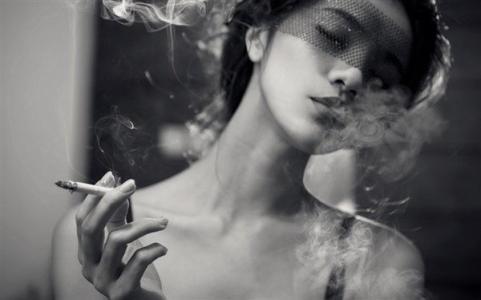 qq网名女生霸气冷酷（qq网名女生霸气冷酷两个字）